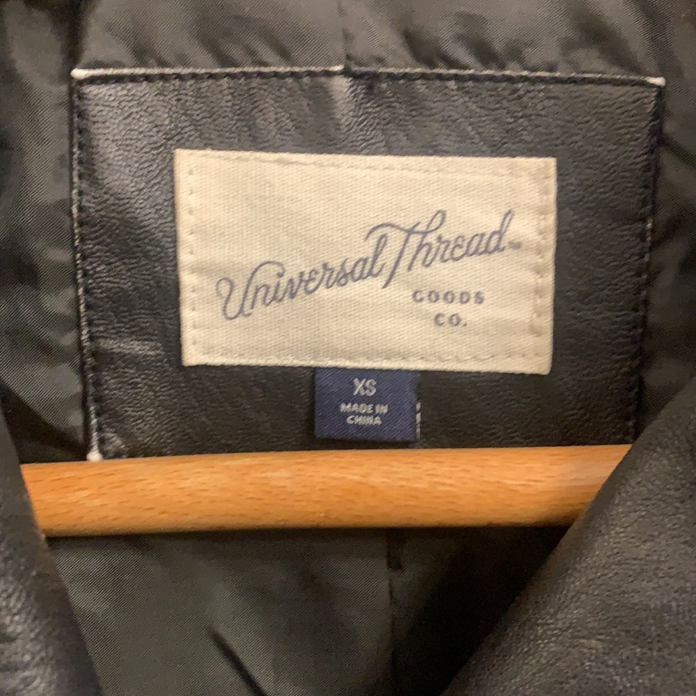 Leather jacket - Picture 3 of 4